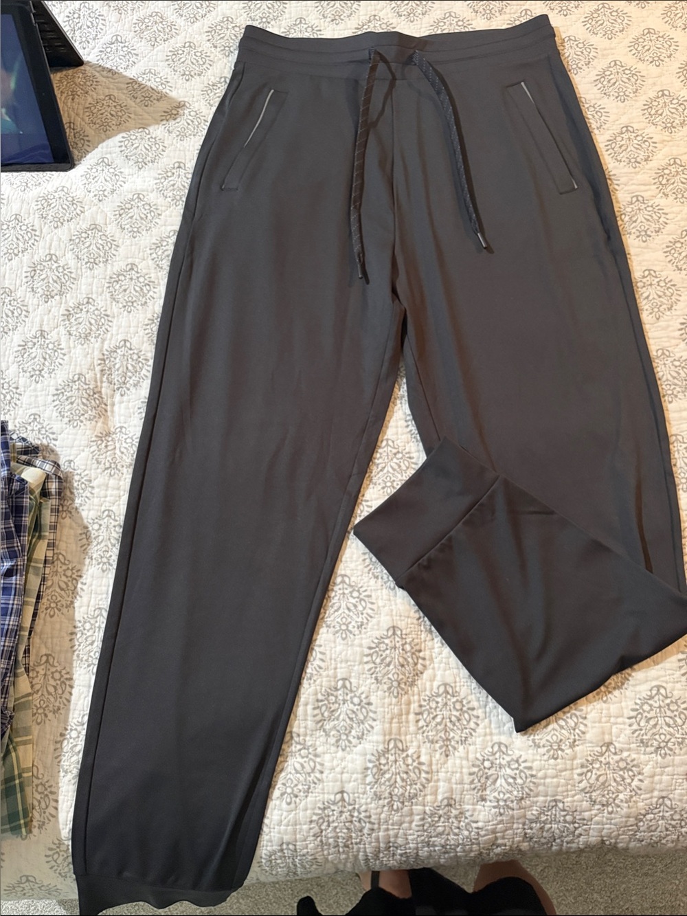 32 Degrees Black Men's Performance Joggers- NWOT